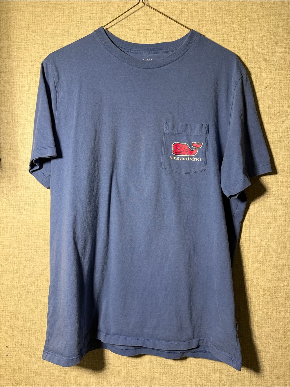 Vineyard Vines Men’s Navy Short-Sleeve Pocket Tee with Red Whale